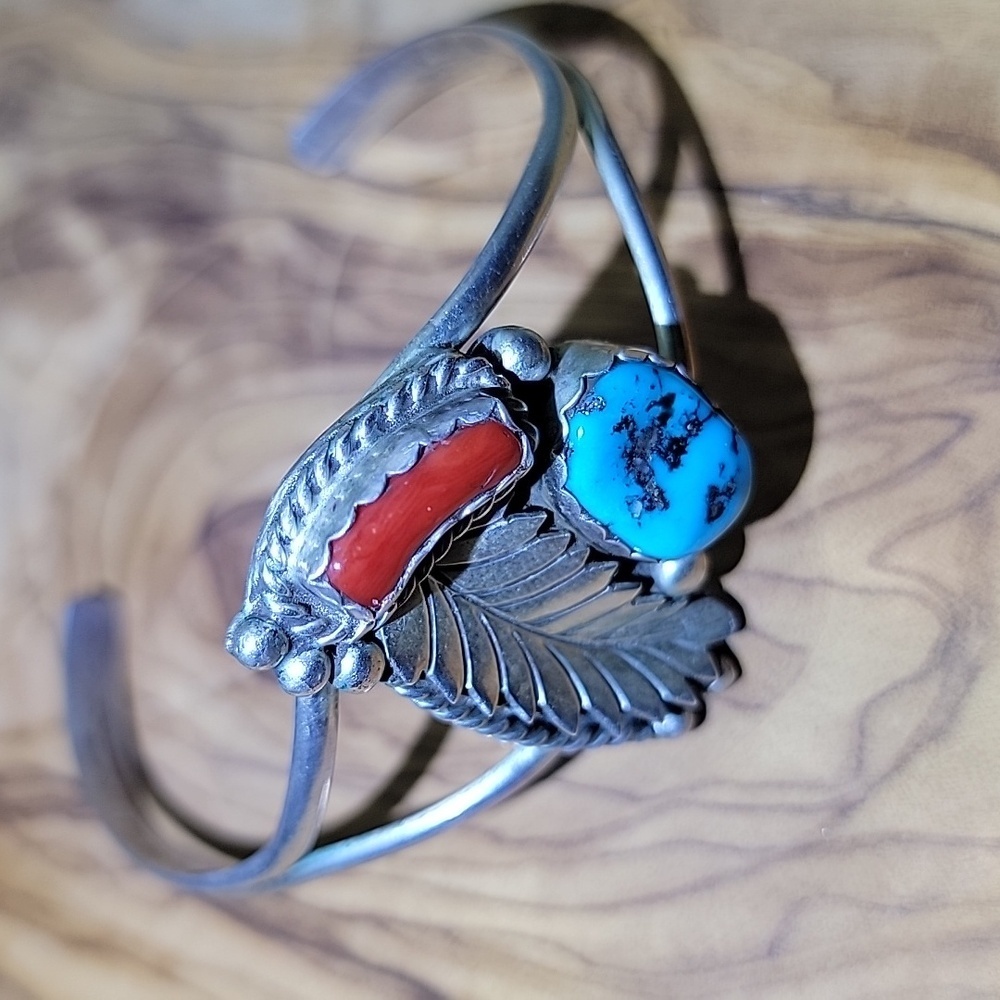 Vintage 925 Sterling Silver Turquoise and Red Coral Leaf Cuff Bracelet 7" Wrist - Picture 3 of 8